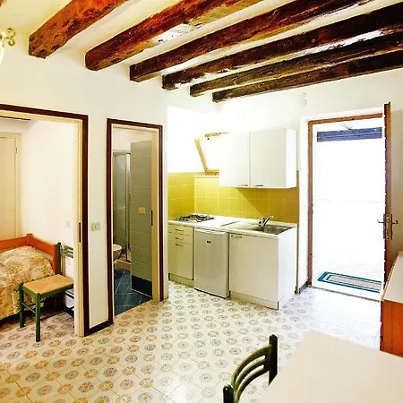 Belvedere, Apartment *